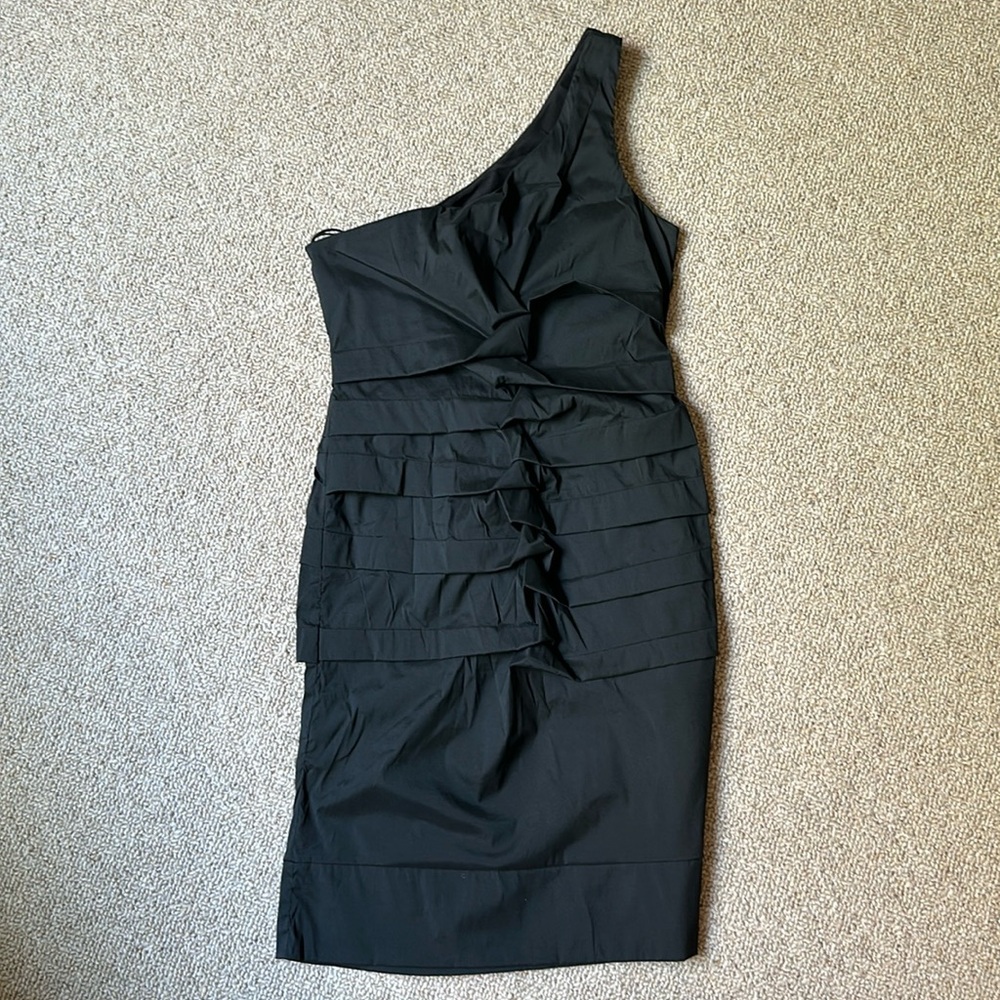 Nicole miller black one-shoulder cocktail dress